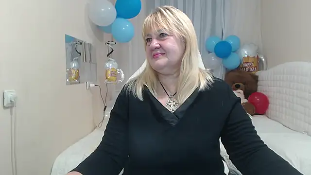 Snapshot of EmmaEllison chatting on 10-04-25, 12:03 EmmaEllison online show from 10-04-25, 12:03