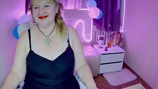 Snapshot of EmmaEllison chatting on 10-05-25, 12:03 EmmaEllison online show from 10-05-25, 12:03