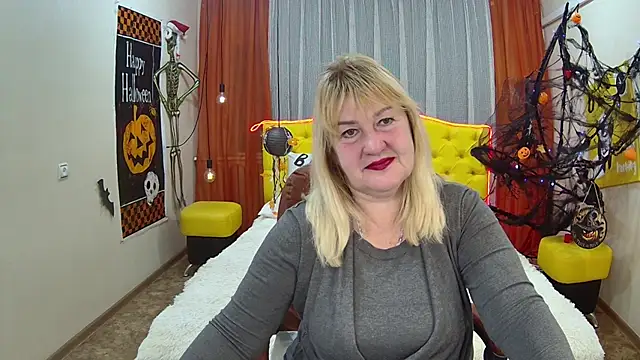 Snapshot of EmmaEllison chatting on 10-21-25, 06:25 EmmaEllison online show from 10-21-25, 06:25