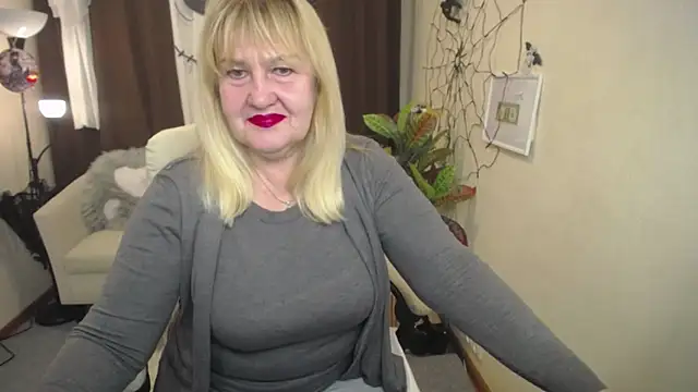 Snapshot of EmmaEllison chatting on 11-04-25, 07:29 EmmaEllison online show from 11-04-25, 07:29