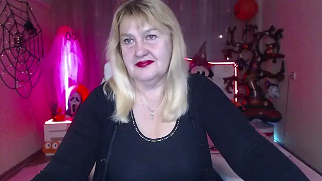 Snapshot of EmmaEllison chatting on 11-05-25, 07:30 EmmaEllison online show from 11-05-25, 07:30