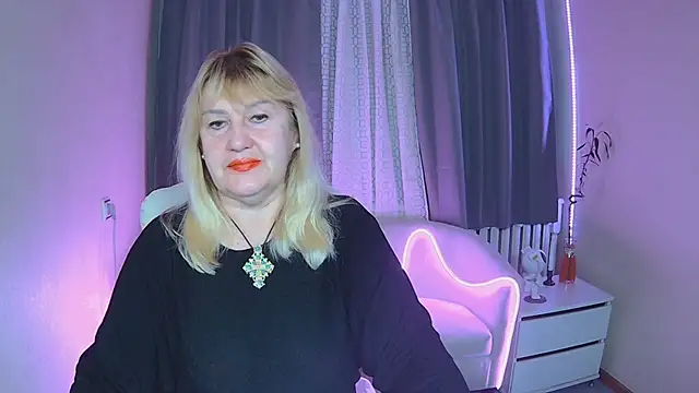 Snapshot of EmmaEllison chatting on 11-14-25, 06:56 EmmaEllison online show from 11-14-25, 06:56