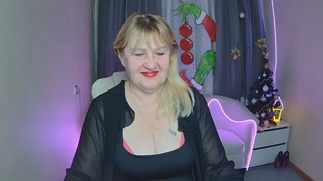 Snapshot of EmmaEllison chatting on 12-16-25, 07:24 EmmaEllison online show from 12-16-25, 07:24