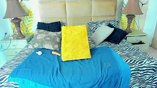 Snapshot of sweet_lulu_sofia chatting on 12-14-25, 09:41 sweet lulu sofia online show from 12-14-25, 09:41