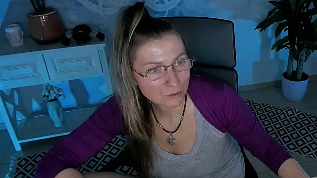 Snapshot of UmaSpace chatting on 11-27-25, 05:09 UmaSpace online show from 11-27-25, 05:09