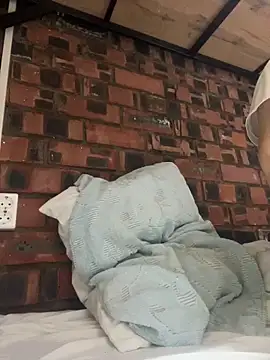 Snapshot of LAURA_LLL chatting on 11-17-25, 07:41 LAURA LLL online show from 11-17-25, 07:41