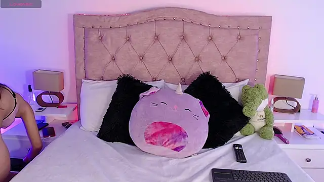 Snapshot of sweet_caandyy chatting on 09-24-25, 10:13 sweet caandyy online show from 09-24-25, 10:13