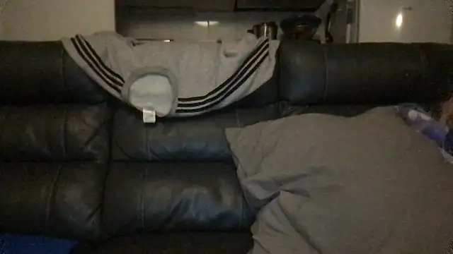 Snapshot of flambeur93 chatting on 10-29-25, 05:10 flambeur93 online show from 10-29-25, 05:10