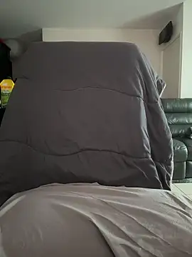 Snapshot of flambeur93 chatting on 04-12-26, 01:16 flambeur93 online show from 04-12-26, 01:16