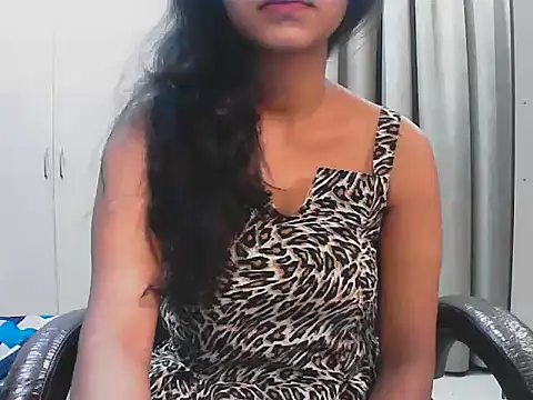 Snapshot of short_girl_ chatting on 10-01-25, 05:08 short girl  online show from 10-01-25, 05:08