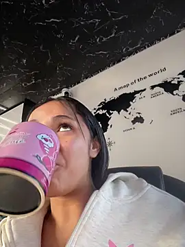 Isabella-Teen online show from 05-20-26, 01:17