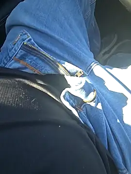 Snapshot of matatan0323 chatting on 10-24-25, 05:20 matatan0323 online show from 10-24-25, 05:20