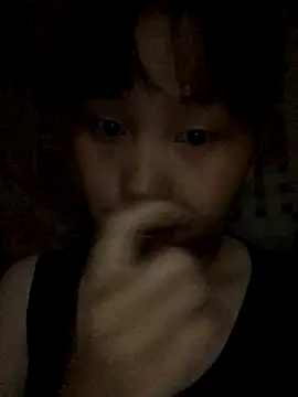 Snapshot of huong-18 chatting on 09-26-25, 10:58 huong-18 online show from 09-26-25, 10:58