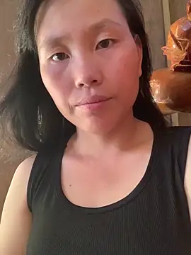 Snapshot of huong-18 chatting on 10-17-25, 07:55 huong-18 online show from 10-17-25, 07:55