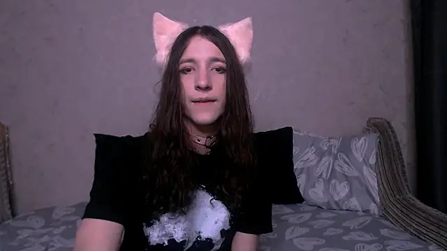 Snapshot of SilverMuse_ chatting on 10-04-25, 02:20 SilverMuse online show from 10-04-25, 02:20