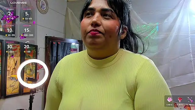 Snapshot of Girl_luna_ chatting on 09-19-25, 06:41 Girl luna online show from 09-19-25, 06:41