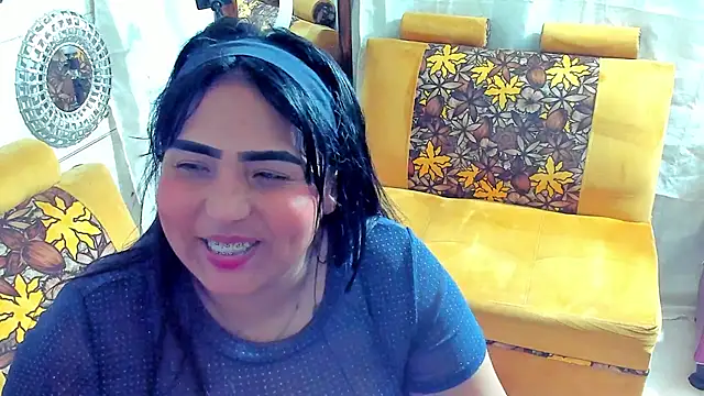 Snapshot of Girl_luna_ chatting on 10-16-25, 07:37 Girl luna online show from 10-16-25, 07:37