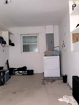 Snapshot of Clownboi17 chatting on 10-19-25, 05:08 Clownboi17 online show from 10-19-25, 05:08