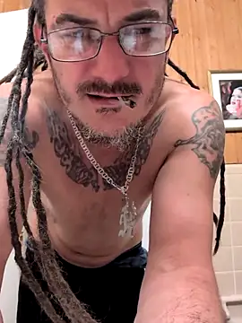 Snapshot of Clownboi17 chatting on 11-26-25, 05:58 Clownboi17 online show from 11-26-25, 05:58