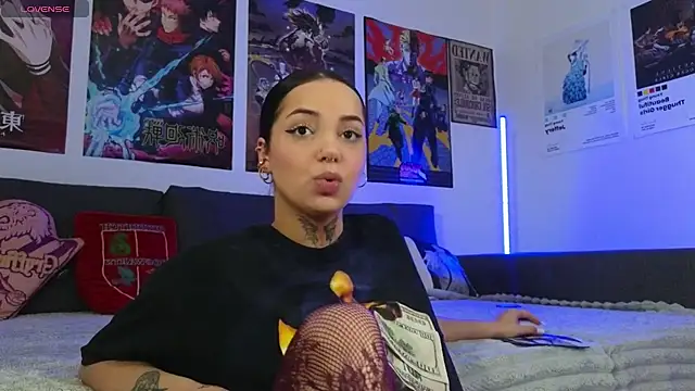 Snapshot of KiraQuinn1 chatting on 09-29-25, 02:44 KiraQuinn1 online show from 09-29-25, 02:44