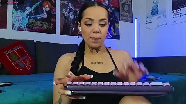 Snapshot of KiraQuinn1 chatting on 10-15-25, 03:01 KiraQuinn1 online show from 10-15-25, 03:01