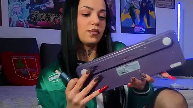 KiraQuinn1 online show from 12-22-25, 05:43