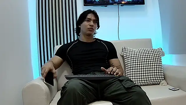 Snapshot of toji_luxxer chatting on 09-15-25, 11:43 toji luxxer online show from 09-15-25, 11:43