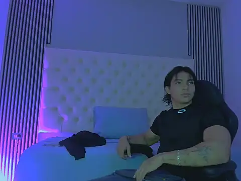 Snapshot of toji_luxxer chatting on 09-16-25, 12:06 toji luxxer online show from 09-16-25, 12:06