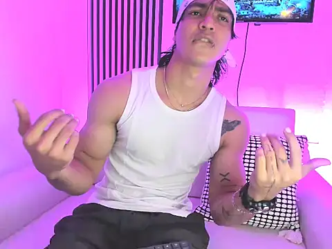 Snapshot of toji_luxxer chatting on 09-21-25, 10:22 toji luxxer online show from 09-21-25, 10:22