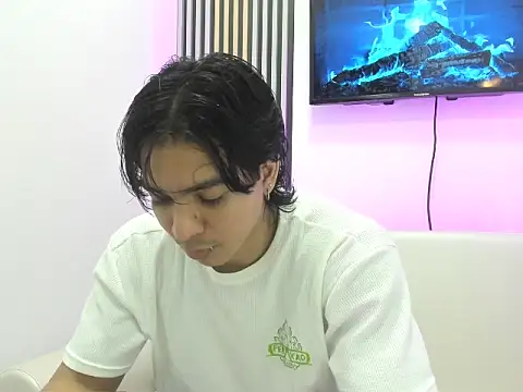 Snapshot of toji_luxxer chatting on 09-25-25, 11:52 toji luxxer online show from 09-25-25, 11:52