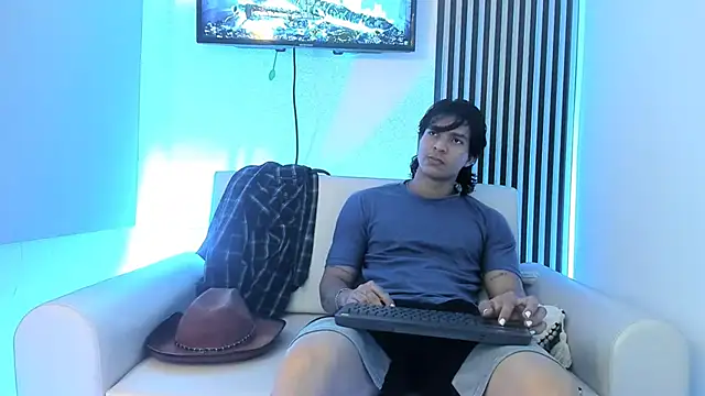 Snapshot of toji_luxxer chatting on 10-11-25, 01:49 toji luxxer online show from 10-11-25, 01:49