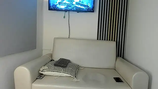 Snapshot of toji_luxxer chatting on 10-18-25, 02:03 toji luxxer online show from 10-18-25, 02:03