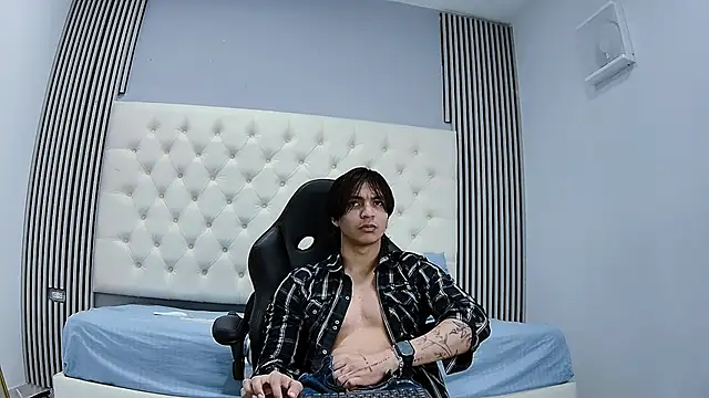 Snapshot of toji_luxxer chatting on 11-04-25, 09:25 toji luxxer online show from 11-04-25, 09:25