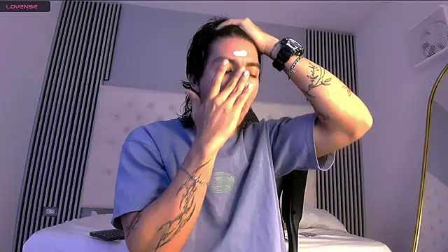 Snapshot of toji_luxxer chatting on 11-17-25, 08:14 toji luxxer online show from 11-17-25, 08:14