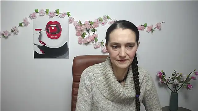 Snapshot of TayaFinch chatting on 11-12-25, 01:33 TayaFinch online show from 11-12-25, 01:33