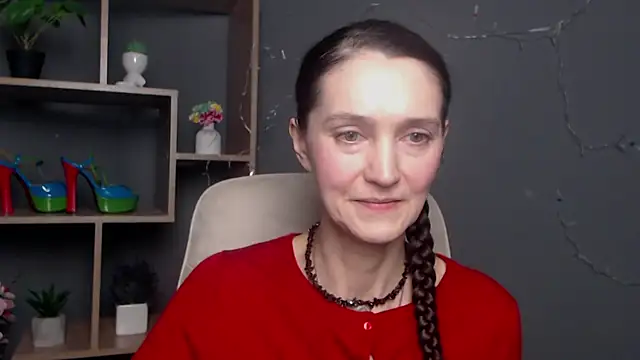 Snapshot of TayaFinch chatting on 11-16-25, 02:33 TayaFinch online show from 11-16-25, 02:33