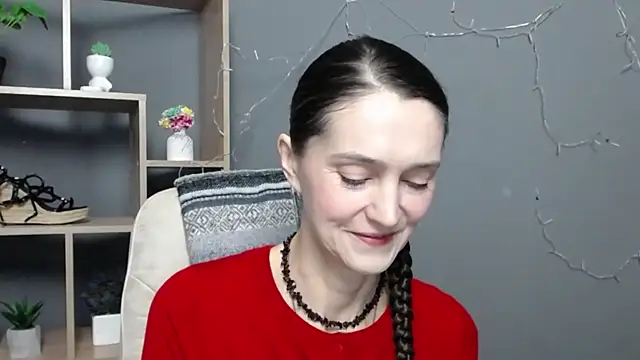 Snapshot of TayaFinch chatting on 11-19-25, 01:11 TayaFinch online show from 11-19-25, 01:11