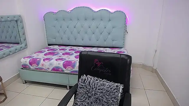 Snapshot of Cordelia_Perlman chatting on 10-30-25, 01:12 Cordelia Perlman online show from 10-30-25, 01:12