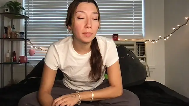 yoursweetestlilly online show from 11-14-25, 04:06