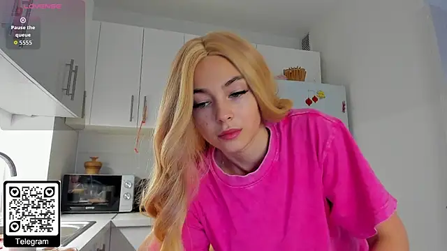 Snapshot of KristenHarrington chatting on 12-14-25, 10:31 KristenHarrington online show from 12-14-25, 10:31