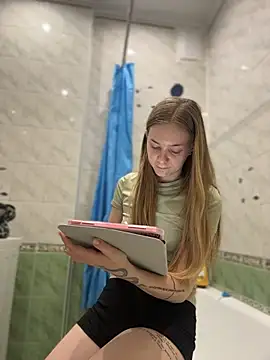 MilaMoone online show from 04-13-26, 07:08