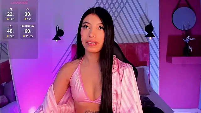 Snapshot of Tiffany_Low chatting on 09-25-25, 02:21 Tiffany Low online show from 09-25-25, 02:21