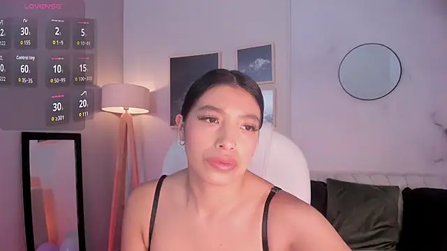 Snapshot of Tiffany_Low chatting on 10-16-25, 01:34 Tiffany Low online show from 10-16-25, 01:34