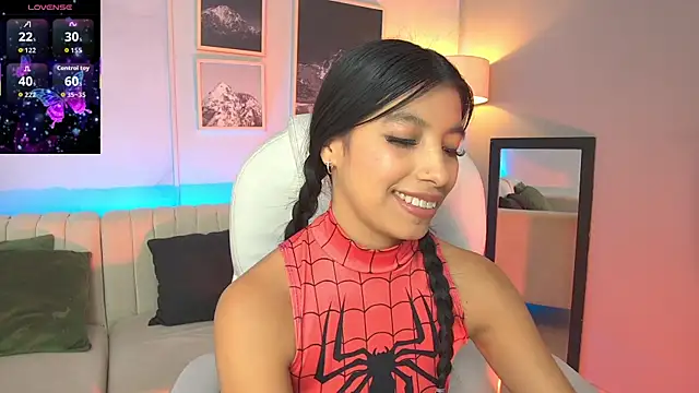 Snapshot of Tiffany_Low chatting on 10-26-25, 04:24 Tiffany Low online show from 10-26-25, 04:24