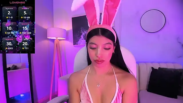 Snapshot of Tiffany_Low chatting on 10-29-25, 01:35 Tiffany Low online show from 10-29-25, 01:35