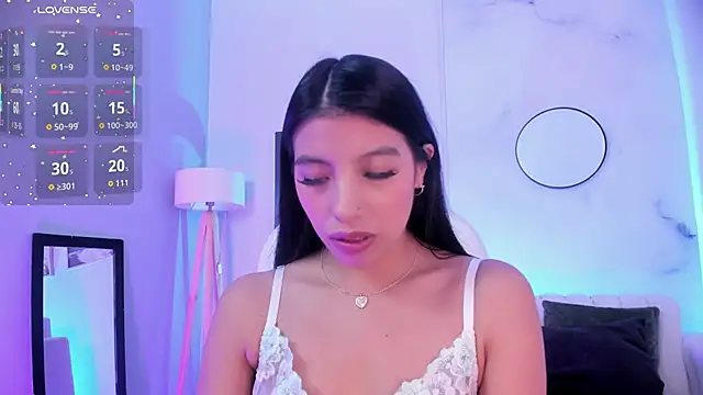 Snapshot of Tiffany_Low chatting on 11-05-25, 12:27 Tiffany Low online show from 11-05-25, 12:27