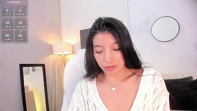 Snapshot of Tiffany_Low chatting on 11-08-25, 01:22 Tiffany Low online show from 11-08-25, 01:22