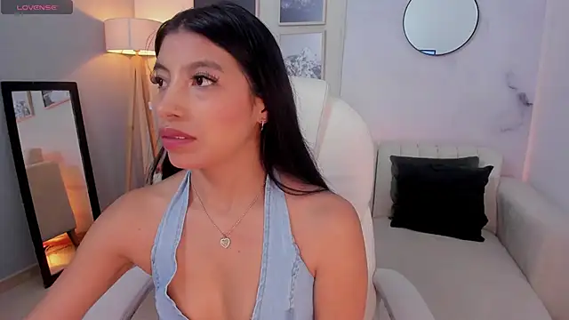 Snapshot of Tiffany_Low chatting on 11-09-25, 12:03 Tiffany Low online show from 11-09-25, 12:03