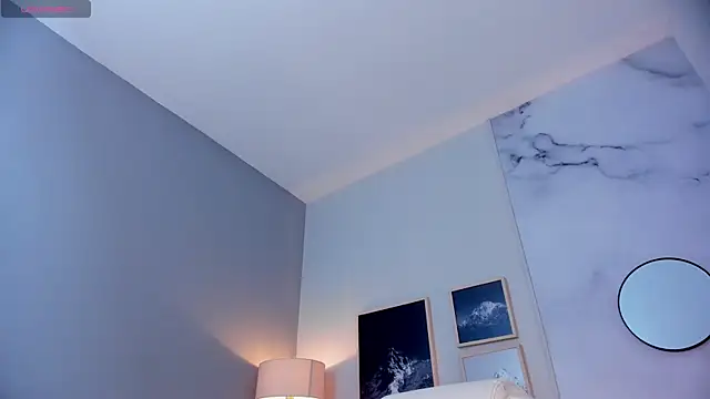 Snapshot of Tiffany_Low chatting on 11-19-25, 03:01 Tiffany Low online show from 11-19-25, 03:01