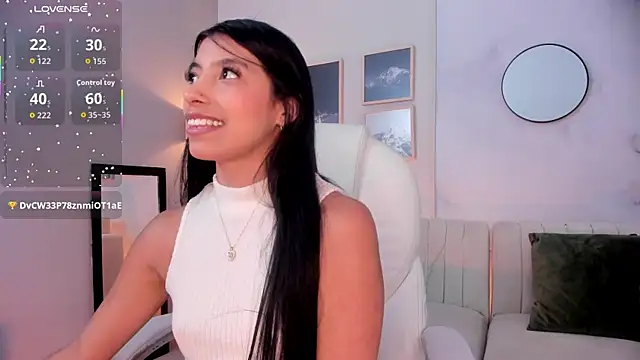 Snapshot of Tiffany_Low chatting on 11-21-25, 03:22 Tiffany Low online show from 11-21-25, 03:22